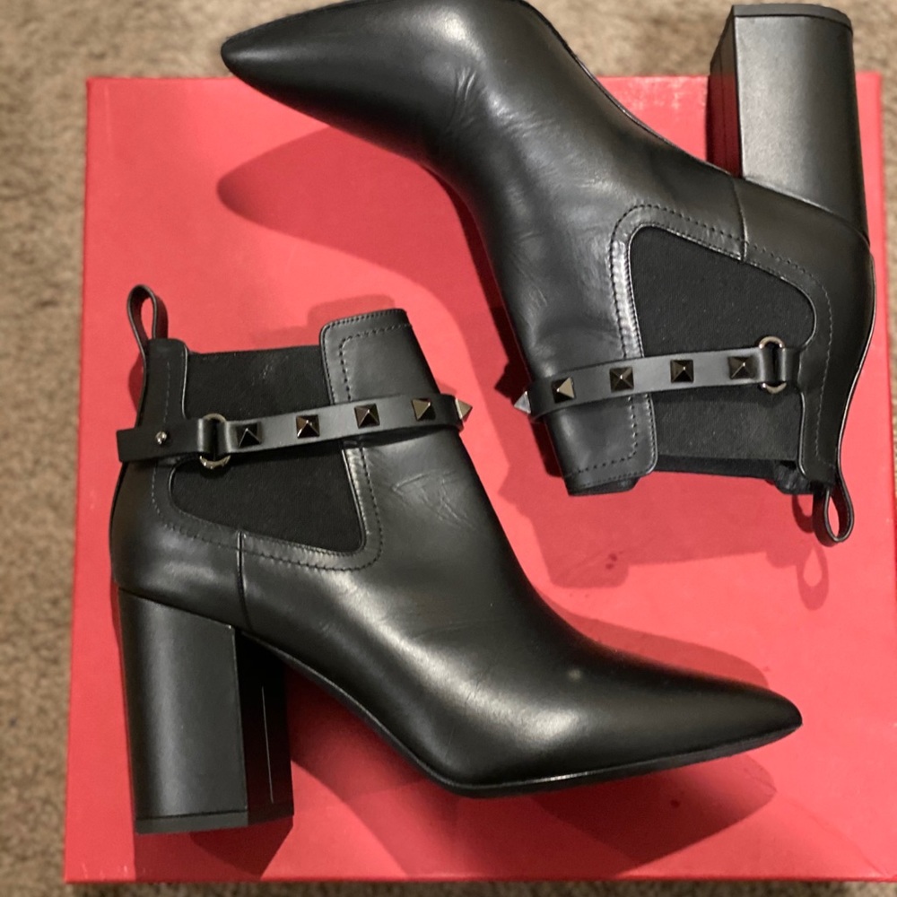 Valentino Black Leather Classic Noir Rockstud